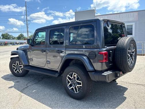 2025 Jeep Wrangler 4-Door Sahara 4x4