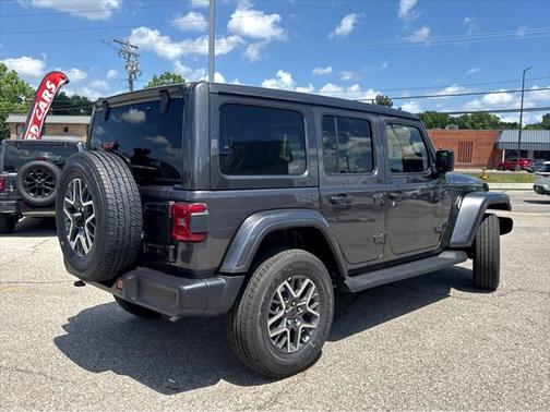 2025 Jeep Wrangler 4-Door Sahara 4x4