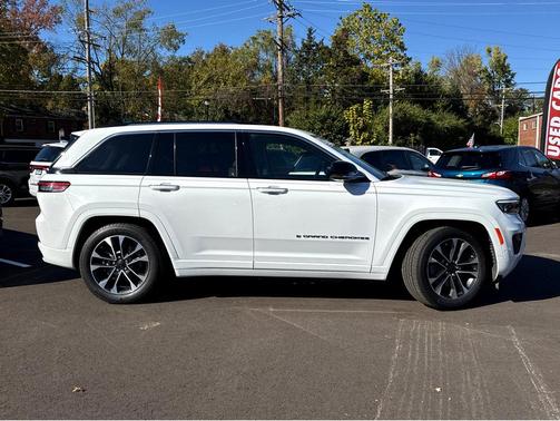 2022 Jeep Grand Cherokee 4xe Overland