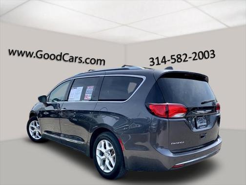 Photo 4 of 23 of 2019 Chrysler Pacifica Touring-L Plus