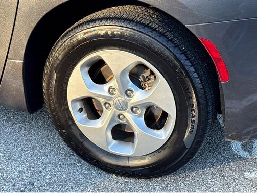 2017 Chrysler Pacifica Touring-L