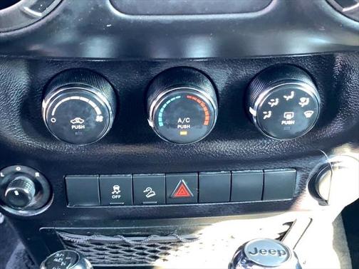 Photo 5 of 21 of 2016 Jeep Wrangler Unlimited Sport