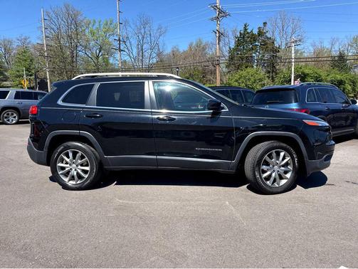 Diamond Black Crystal Pearlcoat 2018 Jeep Cherokee Limited