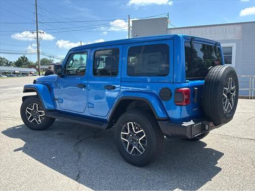 2025 Jeep Wrangler 4-Door Sahara 4x4