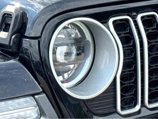 Black Clearcoat 2025 Jeep Wrangler 4-Door Sahara 4x4