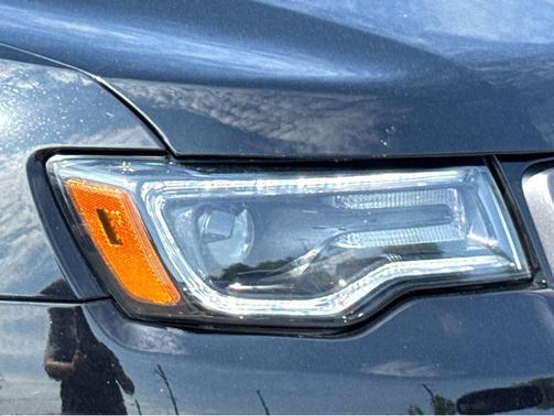 Diamond Black Crystal Pearlcoat 2020 Jeep Grand Cherokee Limited X