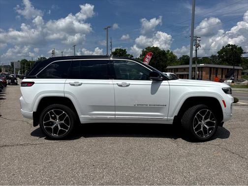 2025 Jeep Grand Cherokee Summit