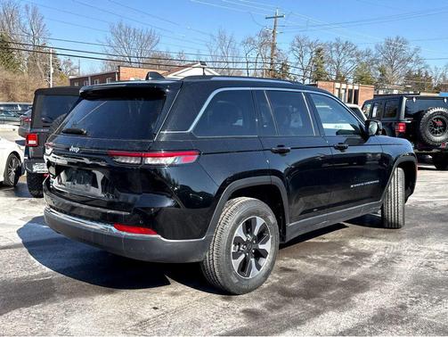 2022 Jeep Grand Cherokee 4xe Base