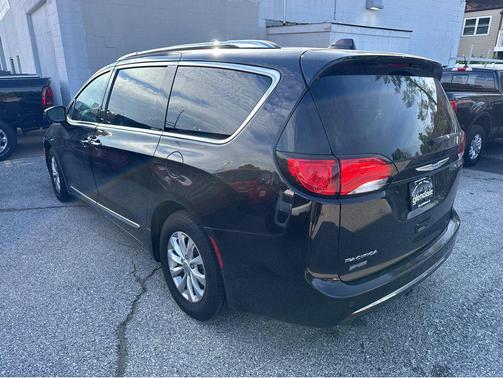 Dark Cordovan Pearlcoat 2018 Chrysler Pacifica Touring-L Plus