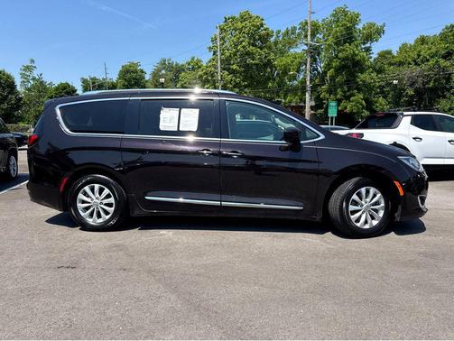 Dark Cordovan Pearlcoat 2018 Chrysler Pacifica Touring-L Plus