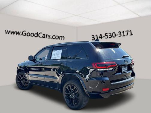 Diamond Black Crystal Pearlcoat 2018 Jeep Grand Cherokee Altitude
