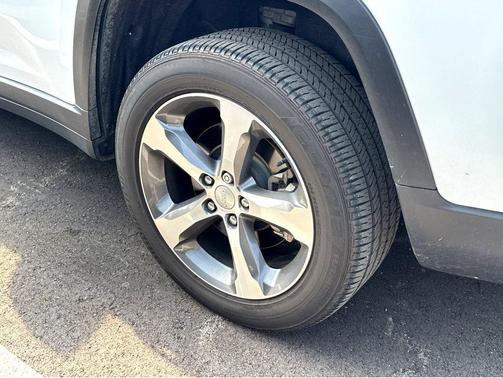Bright White Clearcoat 2024 Jeep Grand Cherokee L Limited