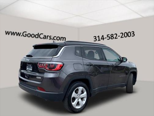 Photo 2 of 21 of 2019 Jeep Compass Latitude