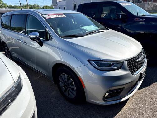 2023 Chrysler Pacifica Hybrid Limited