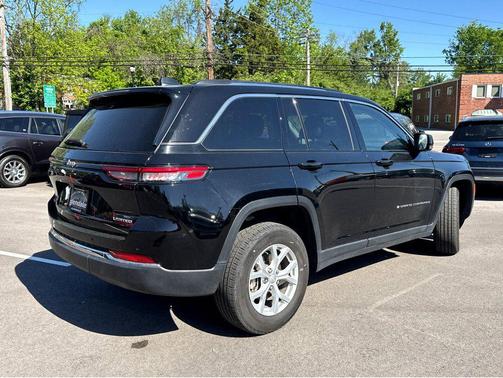 Diamond Black Crystal Pearlcoat 2023 Jeep Grand Cherokee Limited