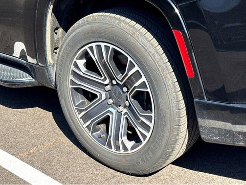 Diamond Black Crystal Pearlcoat 2024 Jeep Wagoneer Series II 4x4