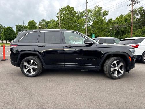 Diamond Black Crystal Pearlcoat 2022 Jeep Grand Cherokee 4xe Base