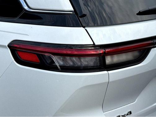 Bright White Clearcoat 2023 Jeep Grand Cherokee Laredo