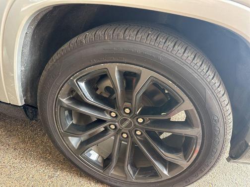 Silver Zynith 2024 Jeep Grand Wagoneer L Series II 4x4