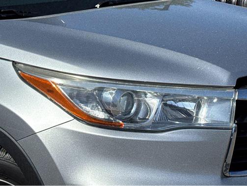 Silver Sky Metallic 2016 Toyota Highlander XLE