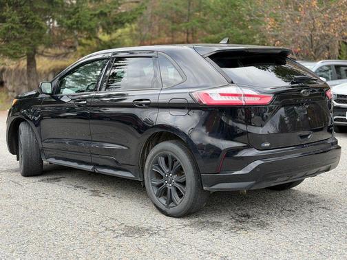 2022 Ford Edge SE
