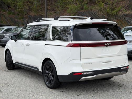 Snow White Pearl 2024 Kia Carnival SX