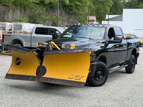 Diamond Black Crystal Pearlcoat 2026 RAM 2500 Tradesman Crew Cab 4x4 6'4' Box