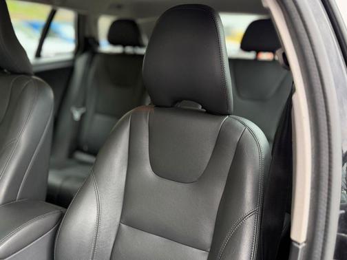 Black 2017 Volvo V60 T5 Premier