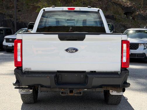 Oxford White 2023 Ford F-350 XL