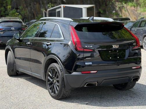 Stellar Black Metallic 2022 Cadillac XT4 Luxury