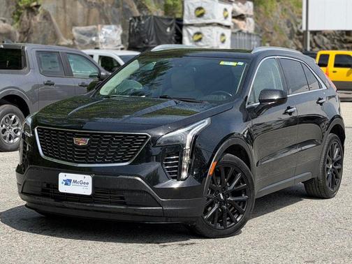 Stellar Black Metallic 2022 Cadillac XT4 Luxury