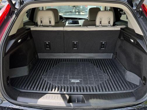 Stellar Black Metallic 2022 Cadillac XT4 Luxury