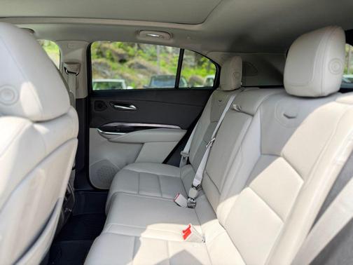 Stellar Black Metallic 2022 Cadillac XT4 Luxury