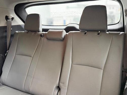 Wind Chill Pearl 2022 Toyota Highlander Hybrid XLE