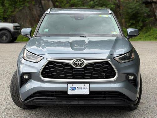 Moon Dust 2021 Toyota Highlander XLE