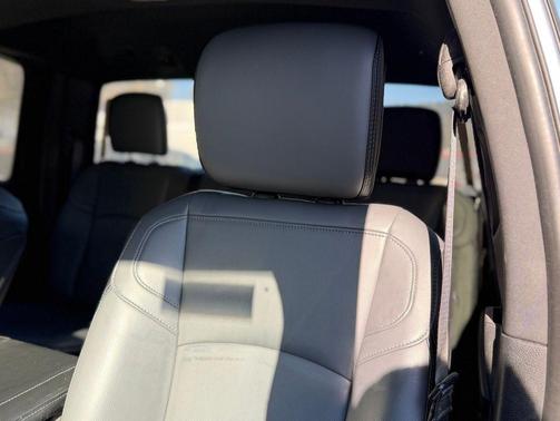 2022 RAM 3500 Tradesman Crew Cab 4x4 6'4' Box