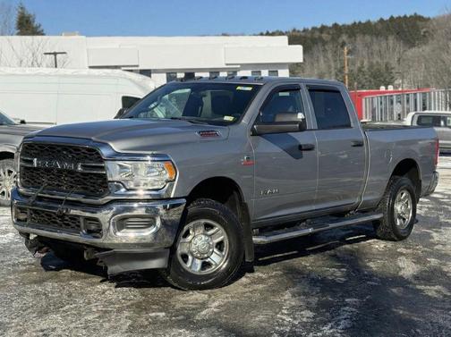 2022 RAM 3500 Tradesman Crew Cab 4x4 6'4' Box