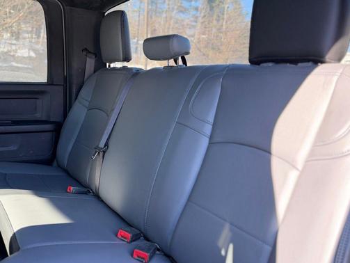 2022 RAM 3500 Tradesman Crew Cab 4x4 6'4' Box