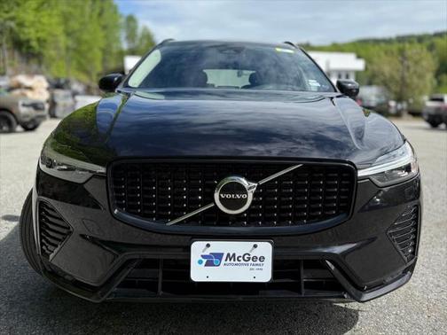 2024 Volvo XC60 B5 Core Dark Theme