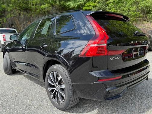 2024 Volvo XC60 B5 Core Dark Theme