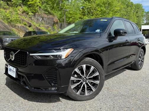 2024 Volvo XC60 B5 Core Dark Theme