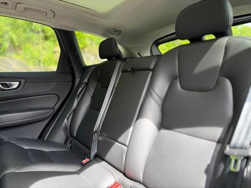 2024 Volvo XC60 B5 Core Dark Theme