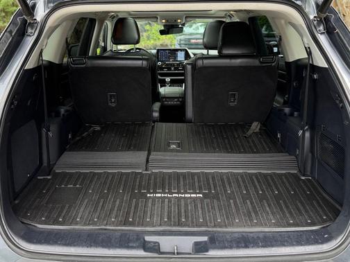 Magnetic Gray Metallic 2020 Toyota Highlander Platinum