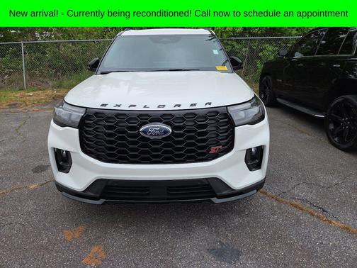 White Metallic 2025 Ford Explorer ST