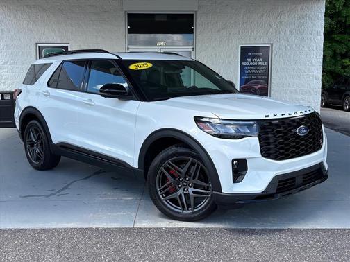 White Metallic 2025 Ford Explorer ST
