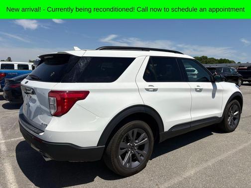 White Metallic 2024 Ford Explorer XLT