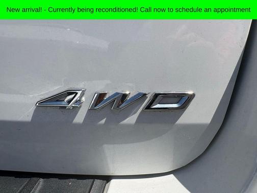 White Metallic 2024 Ford Explorer XLT