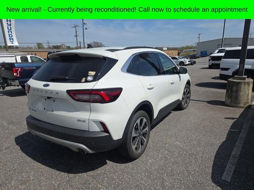 STAR WHITE METALLIC TRI-COAT 2023 Ford Escape Platinum