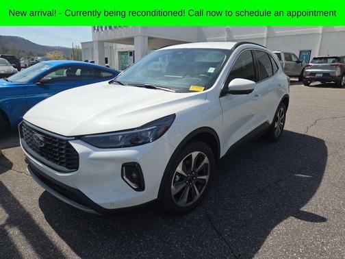 STAR WHITE METALLIC TRI-COAT 2023 Ford Escape Platinum