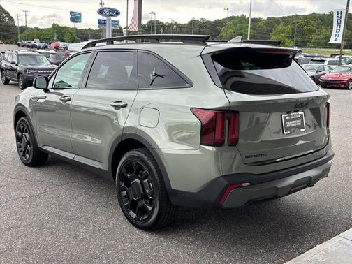 Green 2025 Kia Sorento EX